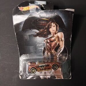Hot Wheels Wonder Woman 2016 6/7 Batman vs Superman Power Pistons